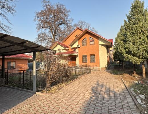 5 room house, Medeu district, Mkr. Kok-Tyube st. Begalina